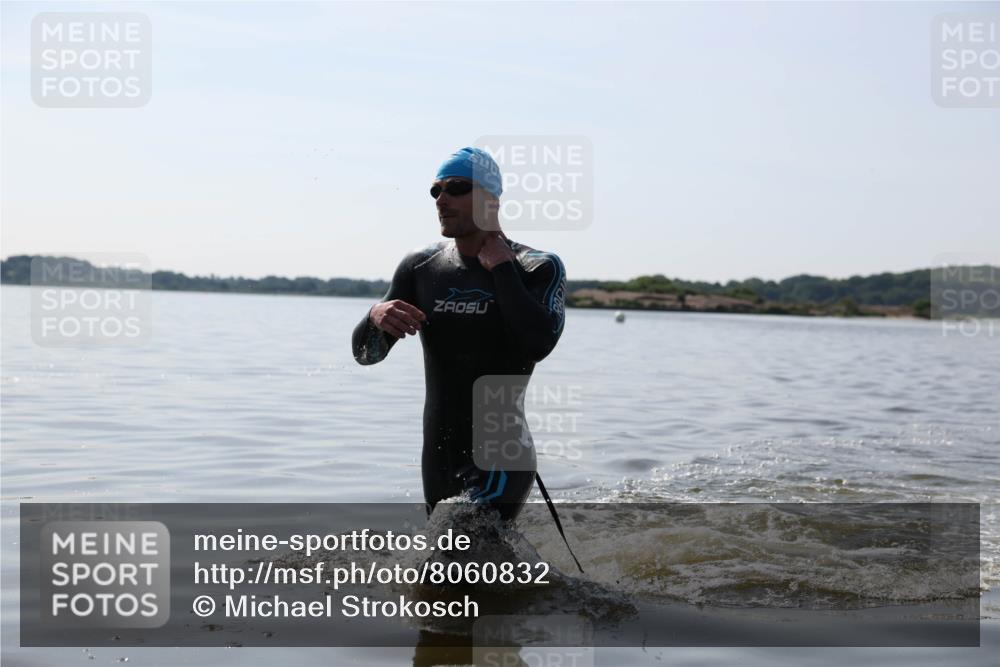 22.06.2025 - Viking Triathlon Michael Strokosch http://msf.ph/oto/8060832 22.06.2025 10:22:43 Schwimmen 100 meine-sportfotos.de
