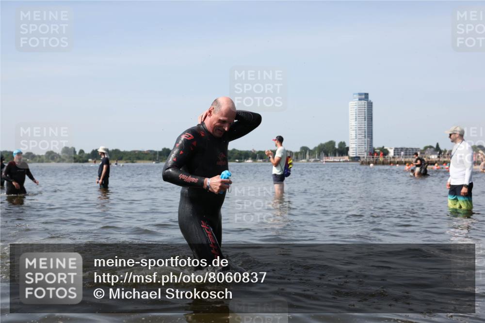 22.06.2025 - Viking Triathlon Michael Strokosch http://msf.ph/oto/8060837 22.06.2025 10:44:32 Schwimmen 18, 130, 205, 219 meine-sportfotos.de