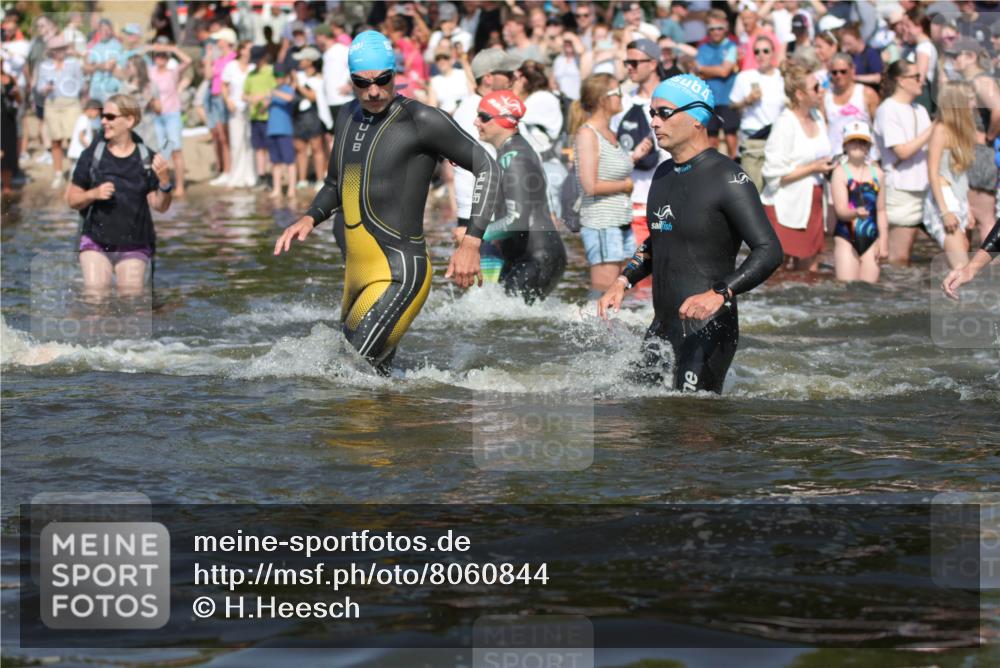 22.06.2025 - Viking Triathlon H.Heesch http://msf.ph/oto/8060844 22.06.2025 10:03:08 Schwimmen 101, 177, 187, 204, 208, 233, 334, 349, 398, 478, 505, 524, 602, 632 meine-sportfotos.de