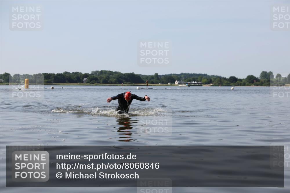 22.06.2025 - Viking Triathlon Michael Strokosch http://msf.ph/oto/8060846 22.06.2025 10:24:02 Schwimmen 609 meine-sportfotos.de
