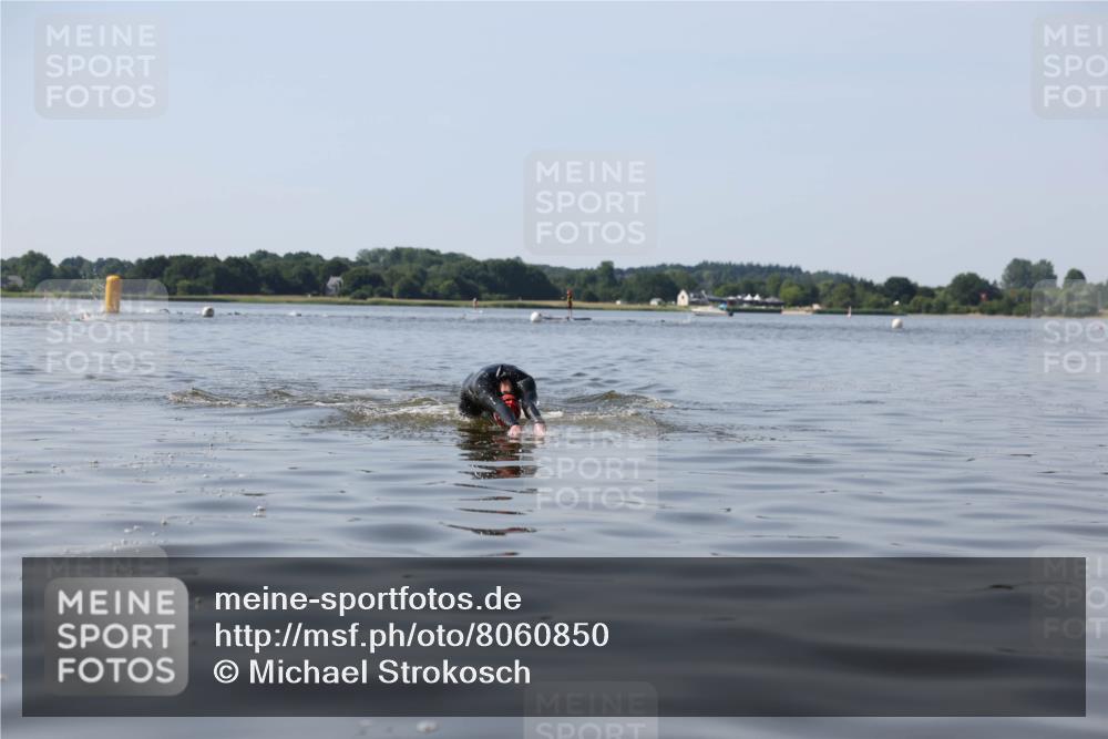 22.06.2025 - Viking Triathlon Michael Strokosch http://msf.ph/oto/8060850 22.06.2025 10:24:03 Schwimmen 609 meine-sportfotos.de