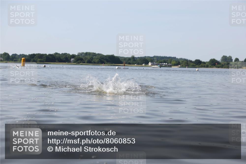 22.06.2025 - Viking Triathlon Michael Strokosch http://msf.ph/oto/8060853 22.06.2025 10:24:03 Schwimmen 609 meine-sportfotos.de