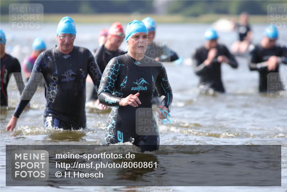 22.06.2025 - Viking Triathlon H.Heesch http://msf.ph/oto/8060861 22.06.2025 10:38:13 Schwimmen 61, 72, 89, 179, 191, 209, 269, 398, 447, 509, 535, 662 meine-sportfotos.de