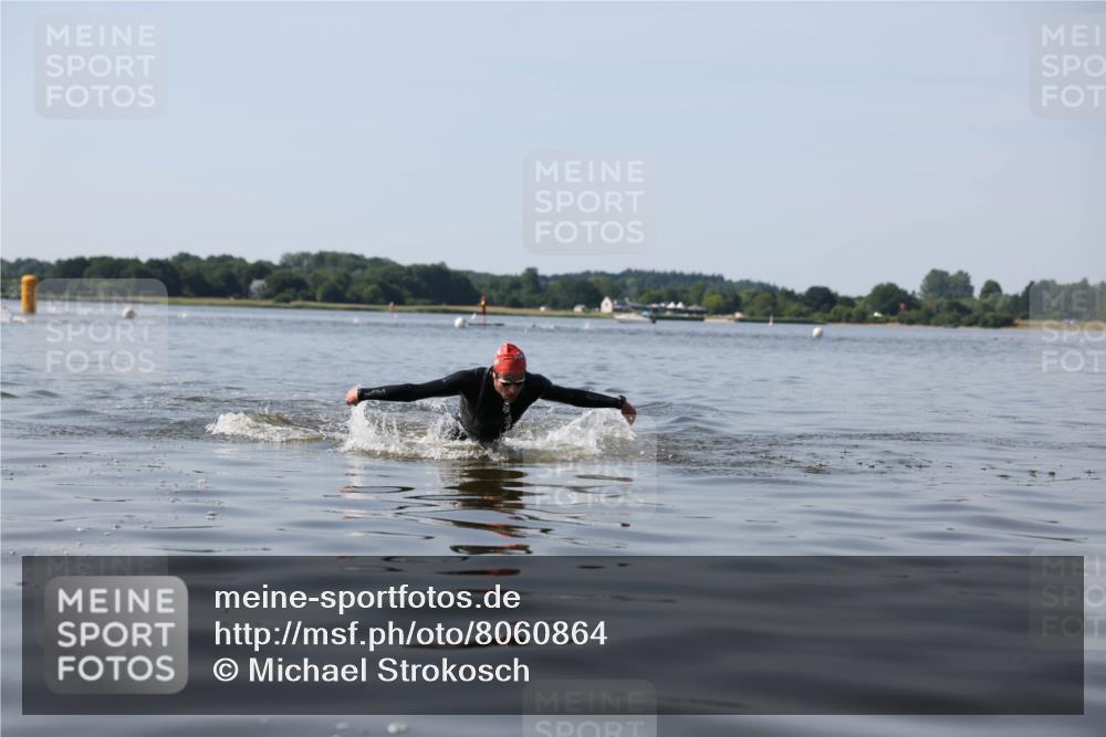 22.06.2025 - Viking Triathlon Michael Strokosch http://msf.ph/oto/8060864 22.06.2025 10:24:04 Schwimmen 609 meine-sportfotos.de