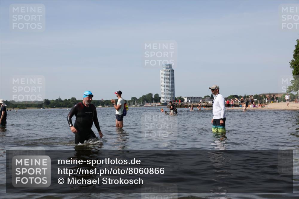 22.06.2025 - Viking Triathlon Michael Strokosch http://msf.ph/oto/8060866 22.06.2025 10:44:38 Schwimmen 18, 205, 219, 440, 446 meine-sportfotos.de