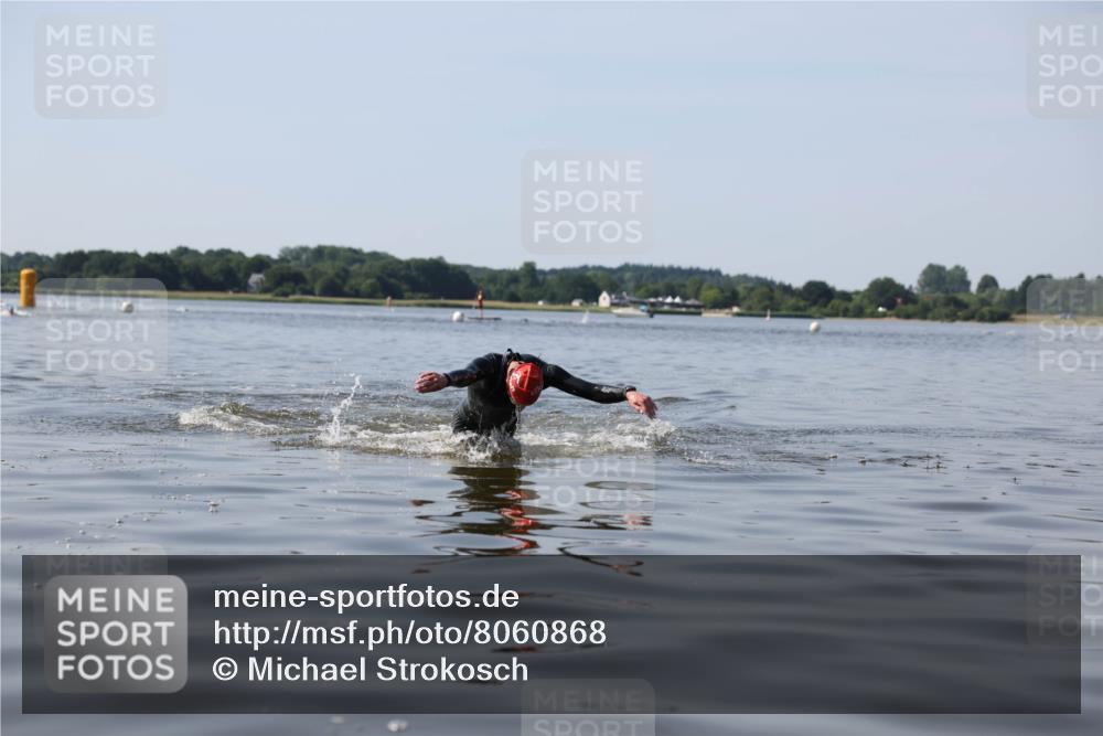 22.06.2025 - Viking Triathlon Michael Strokosch http://msf.ph/oto/8060868 22.06.2025 10:24:04 Schwimmen 609 meine-sportfotos.de