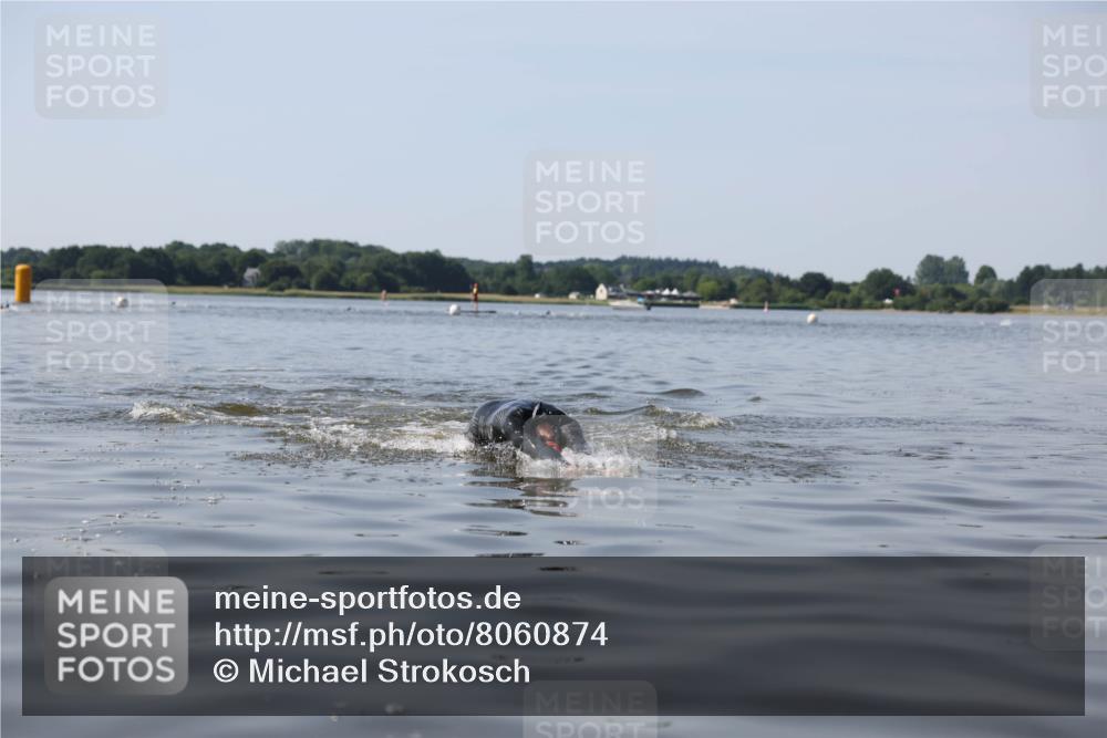 22.06.2025 - Viking Triathlon Michael Strokosch http://msf.ph/oto/8060874 22.06.2025 10:24:04 Schwimmen 609 meine-sportfotos.de