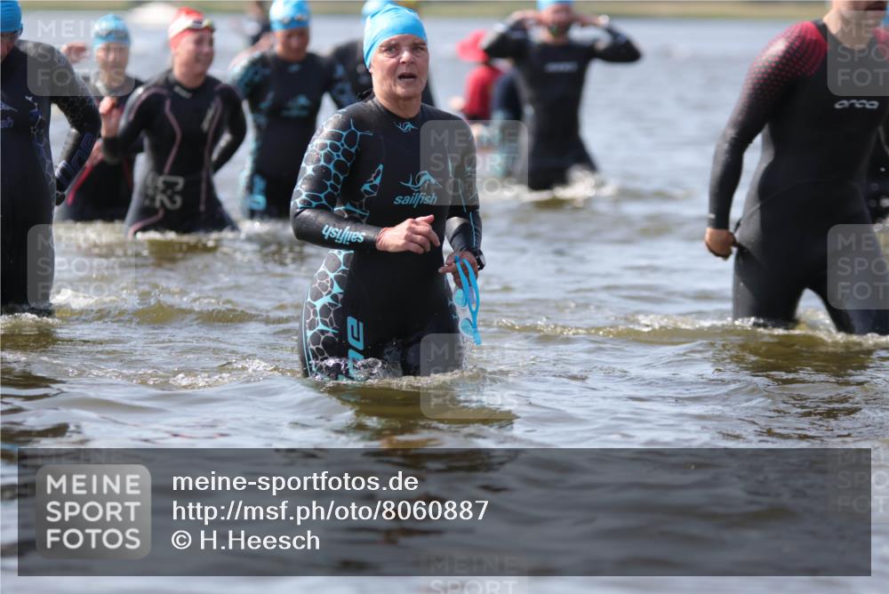 22.06.2025 - Viking Triathlon H.Heesch http://msf.ph/oto/8060887 22.06.2025 10:38:17 Schwimmen 61, 72, 89, 191, 209, 269, 398, 419, 428, 447, 509, 535, 603, 662 meine-sportfotos.de
