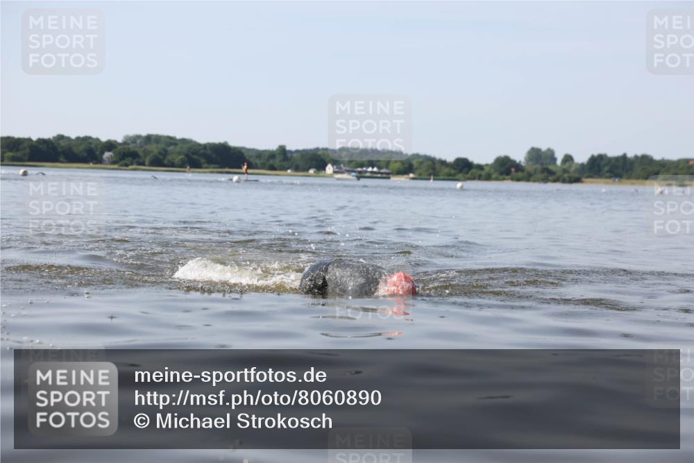 22.06.2025 - Viking Triathlon Michael Strokosch http://msf.ph/oto/8060890 22.06.2025 10:24:06 Schwimmen 609 meine-sportfotos.de
