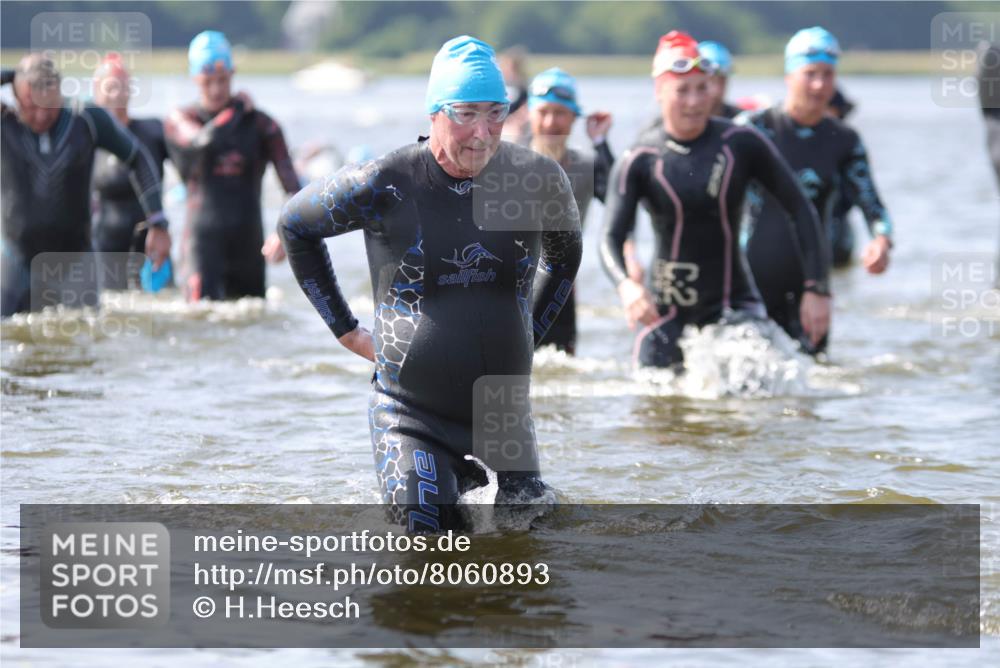 22.06.2025 - Viking Triathlon H.Heesch http://msf.ph/oto/8060893 22.06.2025 10:38:20 Schwimmen 22, 61, 72, 89, 209, 269, 398, 419, 428, 447, 509, 535, 601, 603, 659, 662 meine-sportfotos.de