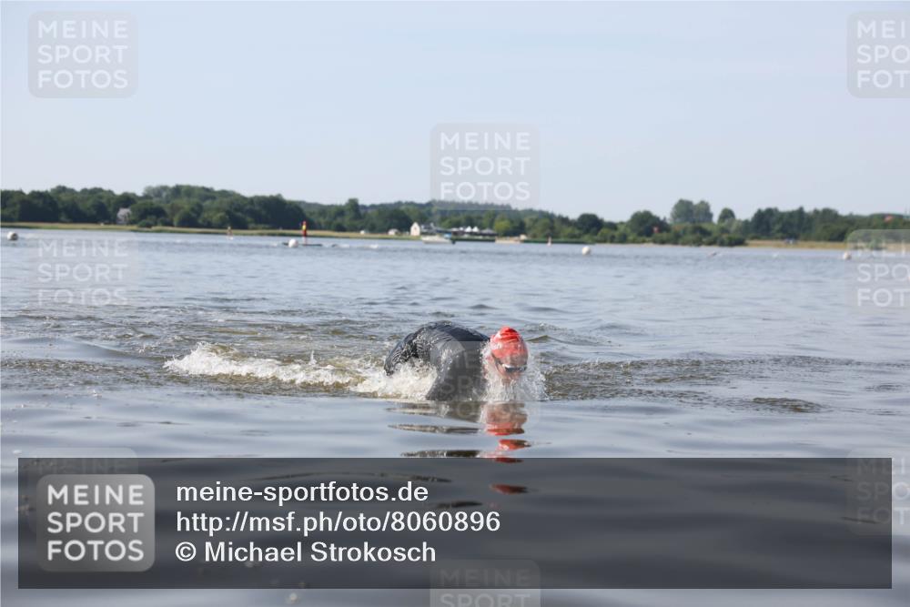22.06.2025 - Viking Triathlon Michael Strokosch http://msf.ph/oto/8060896 22.06.2025 10:24:06 Schwimmen 609 meine-sportfotos.de