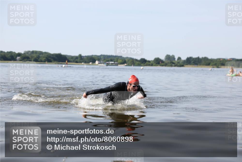 22.06.2025 - Viking Triathlon Michael Strokosch http://msf.ph/oto/8060898 22.06.2025 10:24:06 Schwimmen 609 meine-sportfotos.de