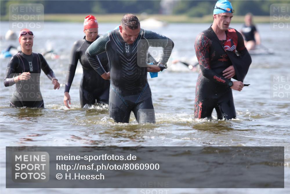 22.06.2025 - Viking Triathlon H.Heesch http://msf.ph/oto/8060900 22.06.2025 10:38:22 Schwimmen 22, 61, 89, 156, 209, 269, 398, 419, 428, 447, 509, 535, 601, 603, 659, 662 meine-sportfotos.de