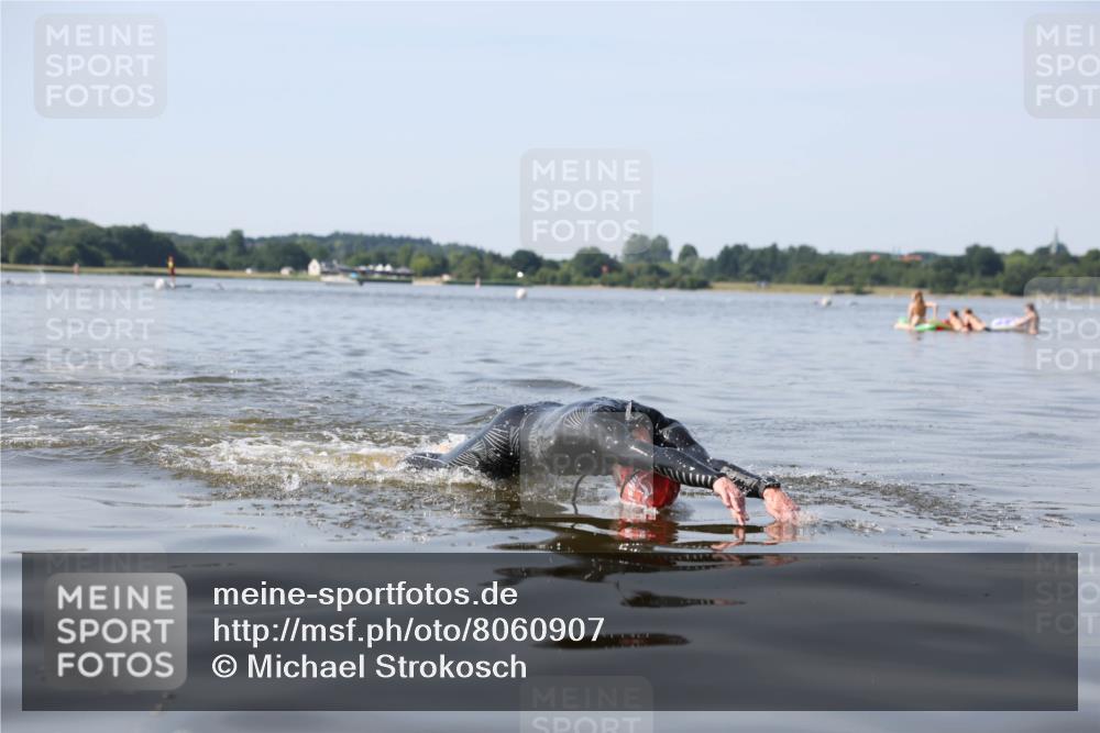 22.06.2025 - Viking Triathlon Michael Strokosch http://msf.ph/oto/8060907 22.06.2025 10:24:06 Schwimmen 609 meine-sportfotos.de