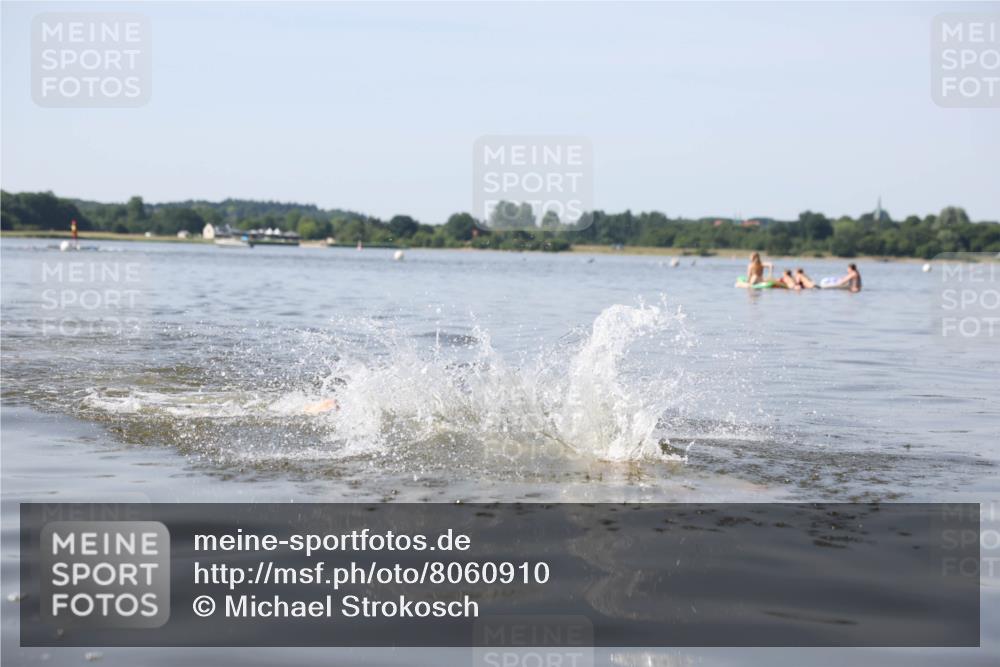 22.06.2025 - Viking Triathlon Michael Strokosch http://msf.ph/oto/8060910 22.06.2025 10:24:07 Schwimmen 609 meine-sportfotos.de