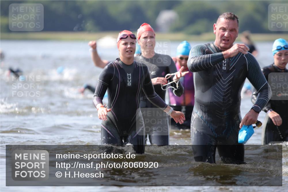 22.06.2025 - Viking Triathlon H.Heesch http://msf.ph/oto/8060920 22.06.2025 10:38:26 Schwimmen 22, 85, 89, 156, 209, 215, 269, 398, 419, 428, 447, 509, 535, 601, 603, 659, 662 meine-sportfotos.de