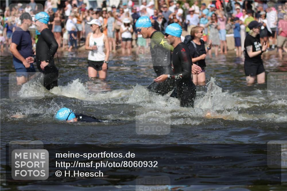 22.06.2025 - Viking Triathlon H.Heesch http://msf.ph/oto/8060932 22.06.2025 10:03:15 Schwimmen 20, 34, 89, 134, 163, 187, 208, 229, 334, 348, 505, 524, 540, 636, 660 meine-sportfotos.de