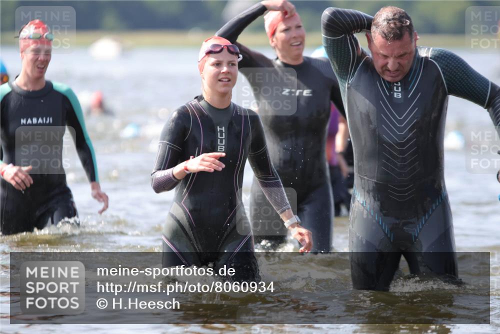 22.06.2025 - Viking Triathlon H.Heesch http://msf.ph/oto/8060934 22.06.2025 10:38:29 Schwimmen 22, 85, 156, 164, 215, 269, 315, 398, 419, 428, 447, 509, 535, 601, 603, 659, 662 meine-sportfotos.de