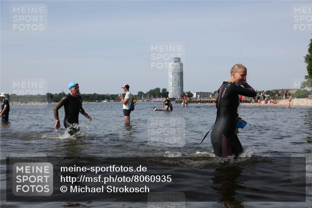 22.06.2025 - Viking Triathlon Michael Strokosch http://msf.ph/oto/8060935 22.06.2025 10:44:44 Schwimmen 18, 440, 446 meine-sportfotos.de