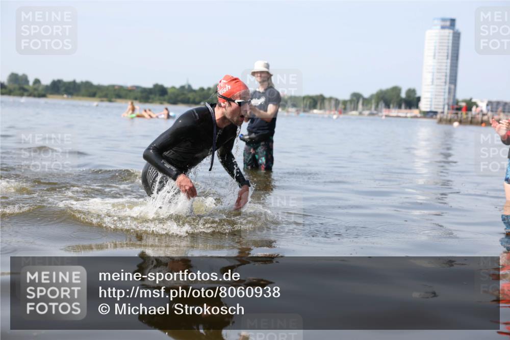 22.06.2025 - Viking Triathlon Michael Strokosch http://msf.ph/oto/8060938 22.06.2025 10:24:08 Schwimmen 609 meine-sportfotos.de
