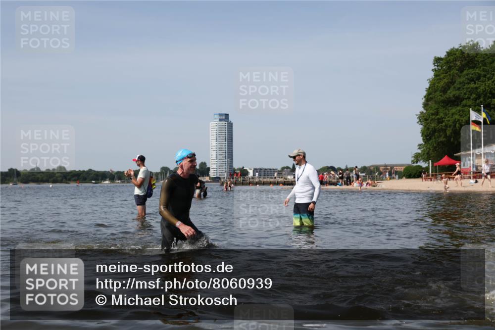 22.06.2025 - Viking Triathlon Michael Strokosch http://msf.ph/oto/8060939 22.06.2025 10:44:46 Schwimmen 18, 440, 446, 653 meine-sportfotos.de