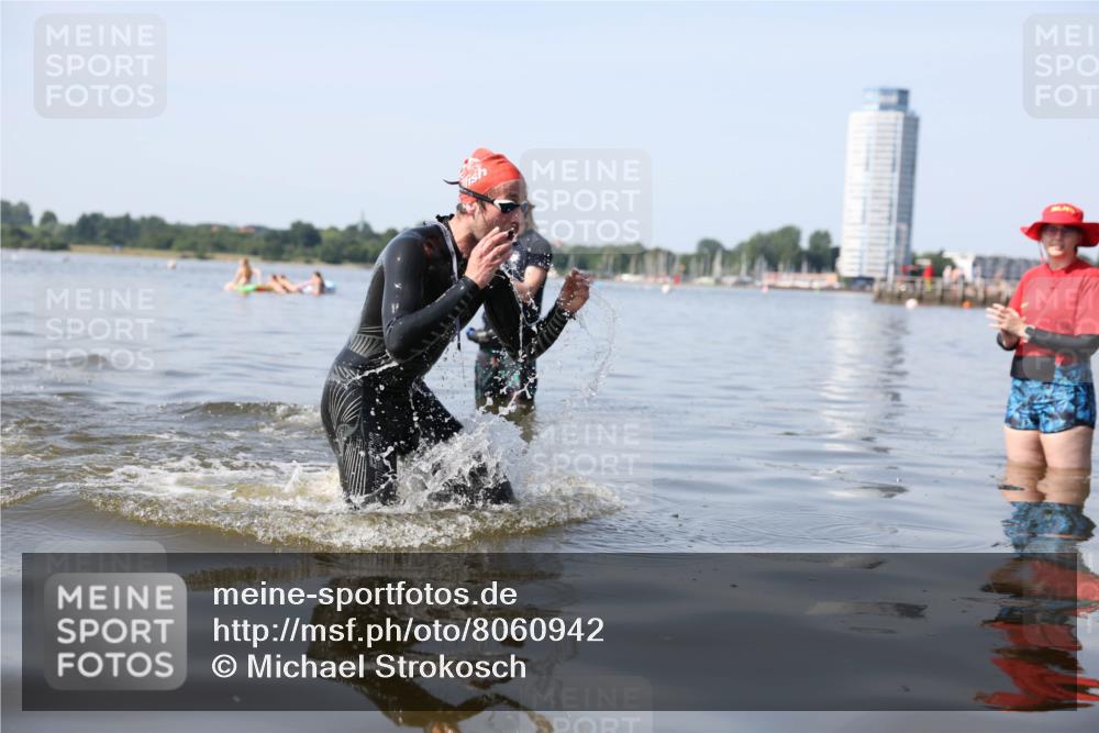 22.06.2025 - Viking Triathlon Michael Strokosch http://msf.ph/oto/8060942 22.06.2025 10:24:08 Schwimmen 609 meine-sportfotos.de