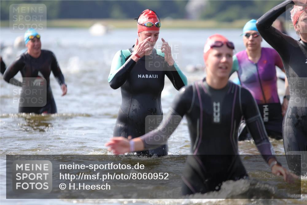 22.06.2025 - Viking Triathlon H.Heesch http://msf.ph/oto/8060952 22.06.2025 10:38:31 Schwimmen 22, 85, 156, 164, 215, 269, 315, 327, 398, 419, 428, 447, 509, 535, 601, 603, 659, 662 meine-sportfotos.de