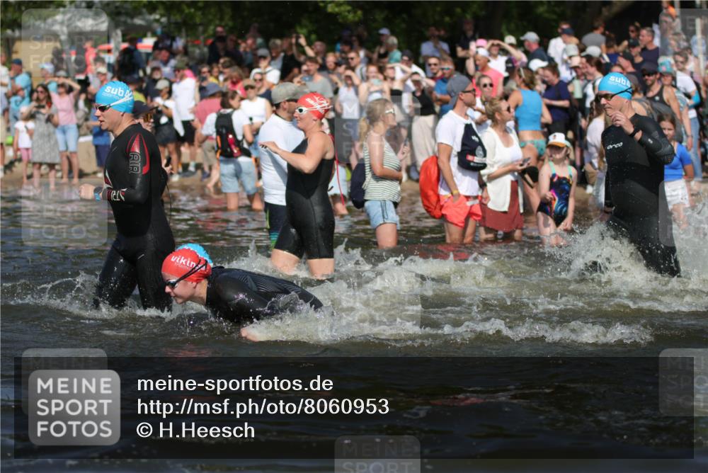 22.06.2025 - Viking Triathlon H.Heesch http://msf.ph/oto/8060953 22.06.2025 10:03:17 Schwimmen 20, 34, 89, 134, 163, 187, 208, 229, 334, 348, 505, 524, 540, 636, 660 meine-sportfotos.de