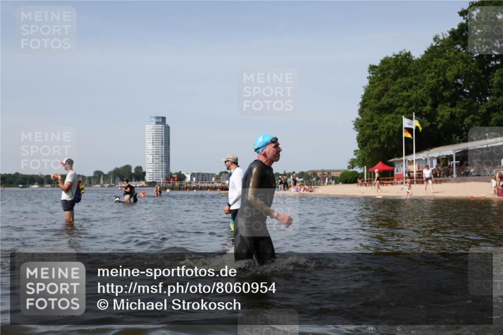 22.06.2025 - Viking Triathlon Michael Strokosch http://msf.ph/oto/8060954 22.06.2025 10:44:47 Schwimmen 18, 440, 446, 638, 653 meine-sportfotos.de