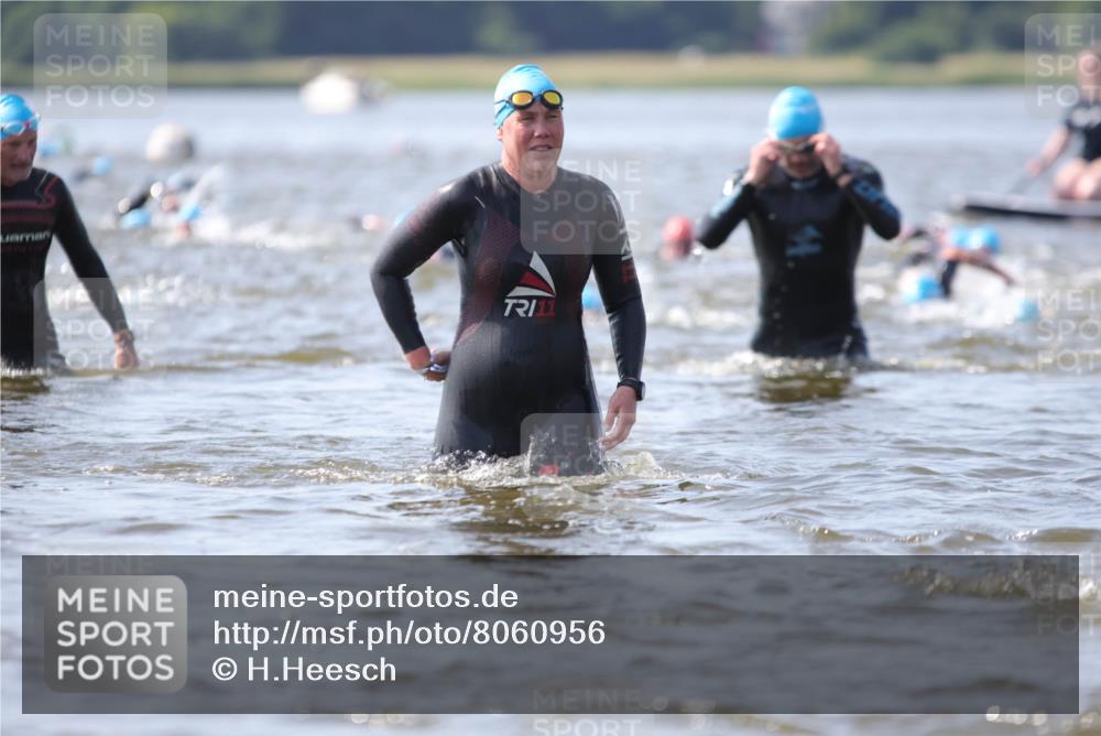 22.06.2025 - Viking Triathlon H.Heesch http://msf.ph/oto/8060956 22.06.2025 10:38:35 Schwimmen 22, 85, 135, 156, 164, 211, 215, 269, 315, 327, 398, 419, 428, 509, 535, 601, 603, 659 meine-sportfotos.de