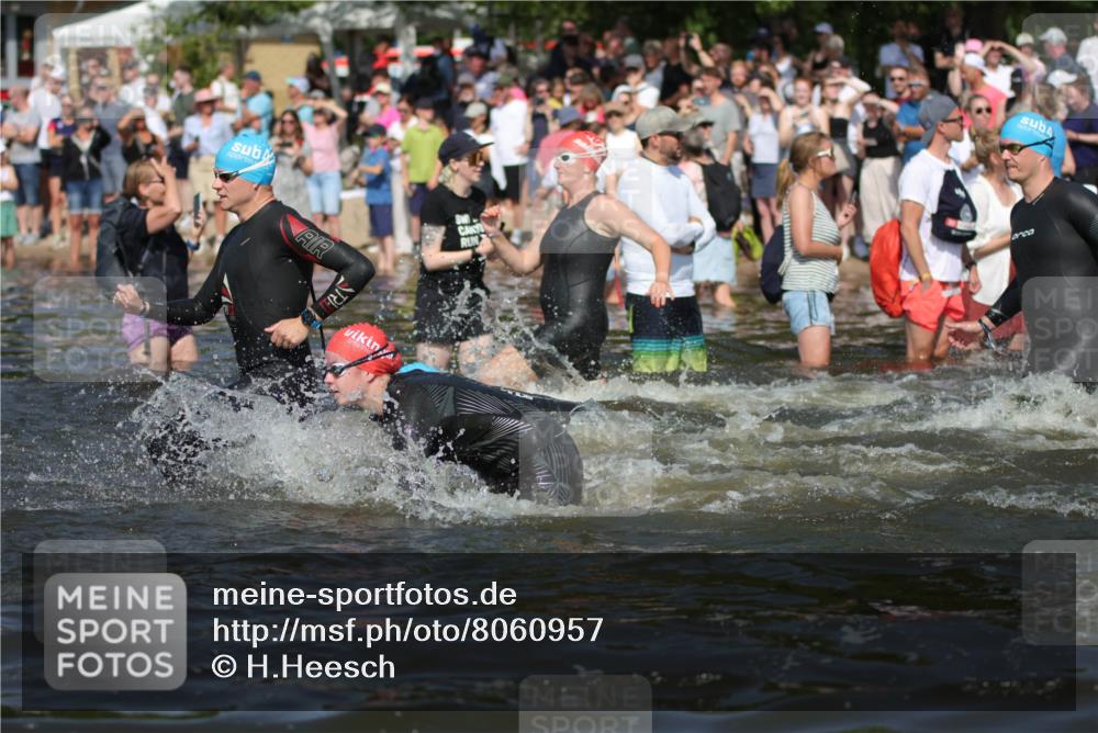 22.06.2025 - Viking Triathlon H.Heesch http://msf.ph/oto/8060957 22.06.2025 10:03:17 Schwimmen 20, 34, 89, 134, 163, 187, 208, 229, 334, 348, 505, 524, 540, 636, 660 meine-sportfotos.de