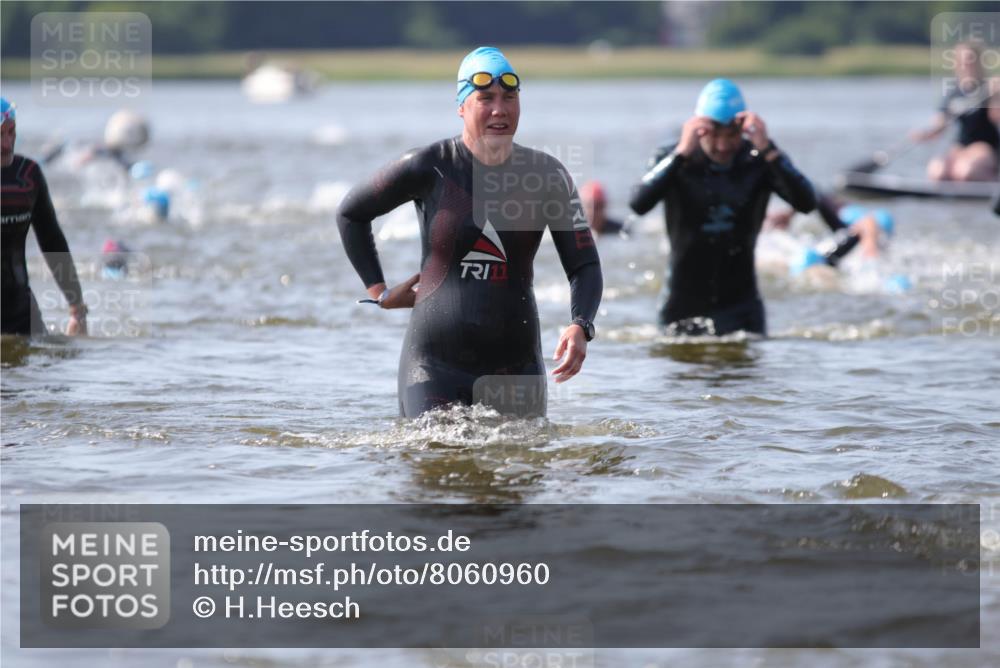 22.06.2025 - Viking Triathlon H.Heesch http://msf.ph/oto/8060960 22.06.2025 10:38:35 Schwimmen 22, 85, 135, 156, 164, 211, 215, 269, 315, 327, 398, 419, 428, 509, 535, 601, 603, 659 meine-sportfotos.de