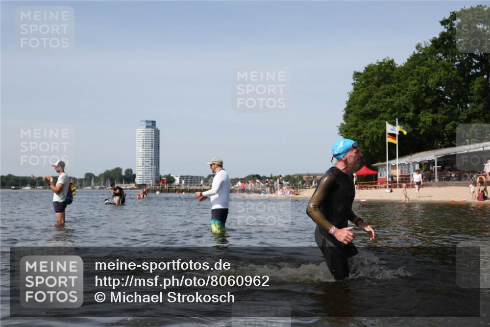 22.06.2025 - Viking Triathlon Michael Strokosch http://msf.ph/oto/8060962 22.06.2025 10:44:47 Schwimmen 18, 440, 446, 638, 653 meine-sportfotos.de