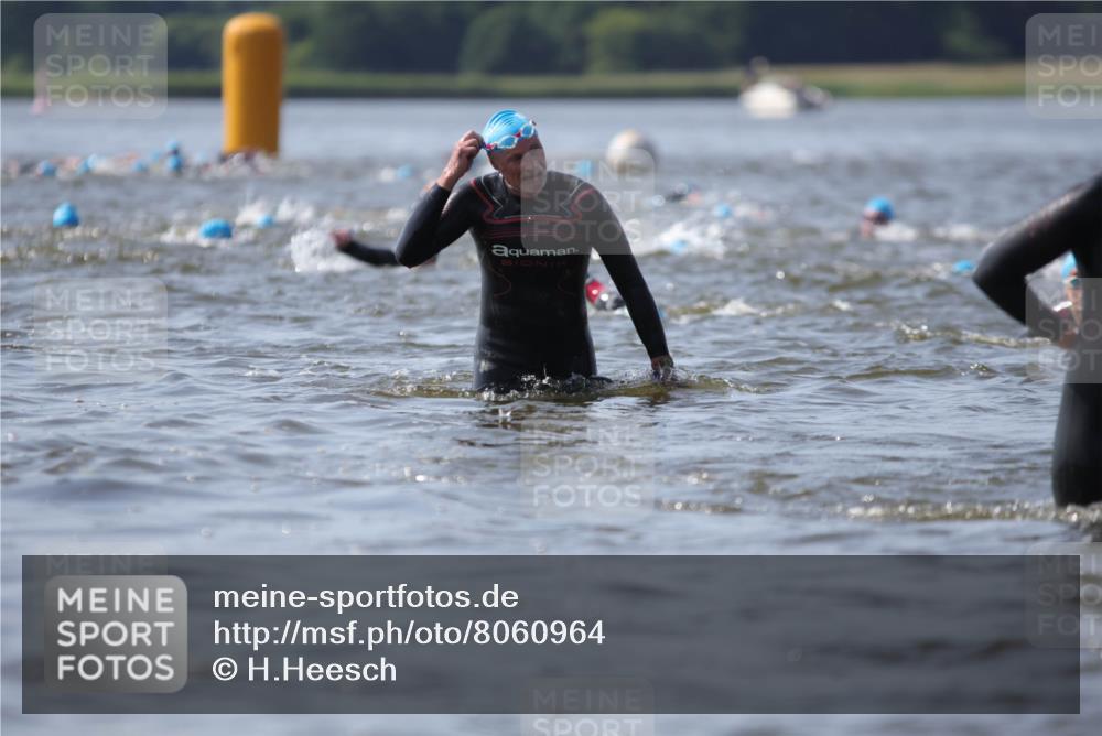 22.06.2025 - Viking Triathlon H.Heesch http://msf.ph/oto/8060964 22.06.2025 10:38:36 Schwimmen 22, 85, 135, 156, 164, 211, 215, 269, 315, 327, 398, 419, 428, 509, 601, 603, 659 meine-sportfotos.de