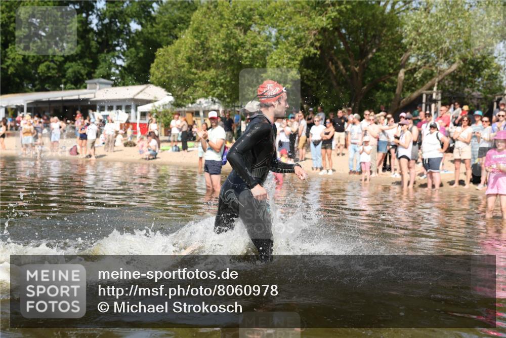 22.06.2025 - Viking Triathlon Michael Strokosch http://msf.ph/oto/8060978 22.06.2025 10:24:11 Schwimmen 609 meine-sportfotos.de