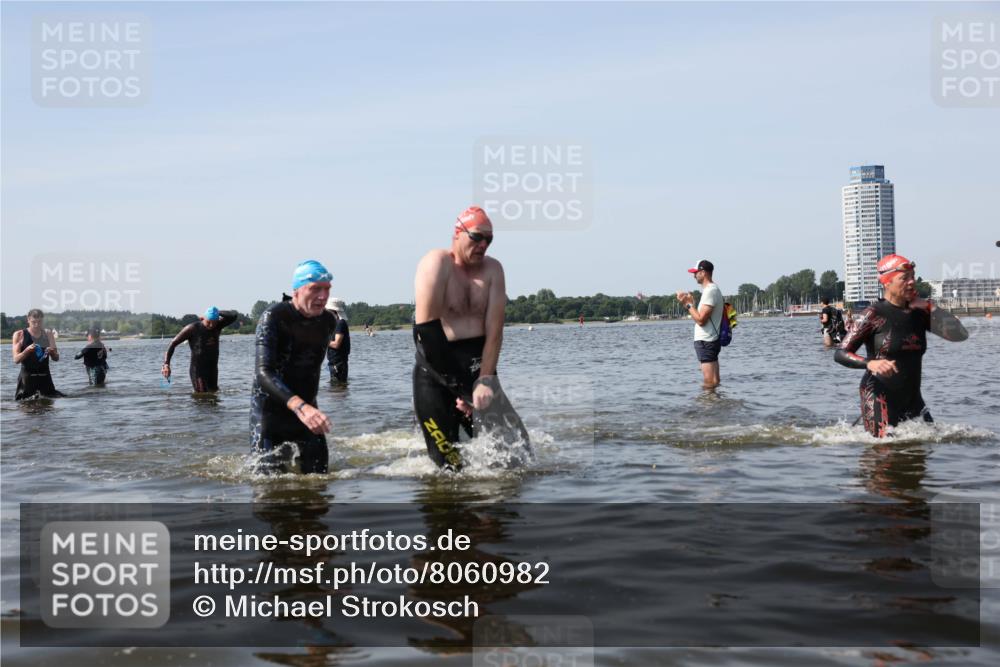 22.06.2025 - Viking Triathlon Michael Strokosch http://msf.ph/oto/8060982 22.06.2025 10:44:55 Schwimmen 39, 168, 440, 638, 653 meine-sportfotos.de
