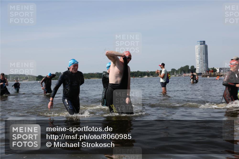 22.06.2025 - Viking Triathlon Michael Strokosch http://msf.ph/oto/8060985 22.06.2025 10:44:55 Schwimmen 39, 168, 440, 638, 653 meine-sportfotos.de
