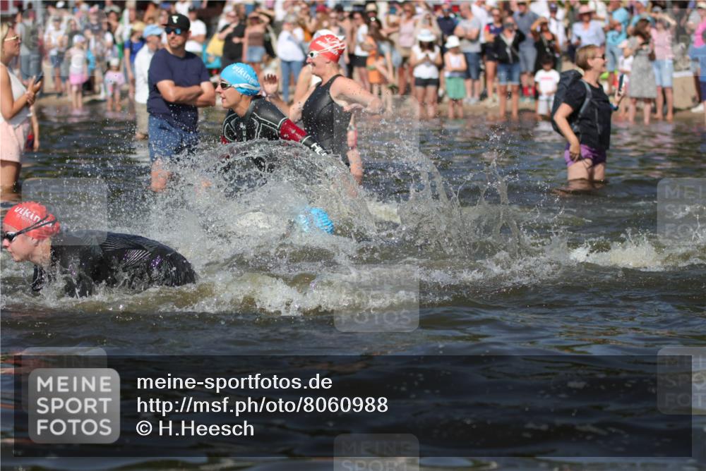 22.06.2025 - Viking Triathlon H.Heesch http://msf.ph/oto/8060988 22.06.2025 10:03:19 Schwimmen 20, 25, 34, 88, 89, 134, 163, 187, 208, 229, 251, 332, 334, 348, 505, 524, 540, 636, 660 meine-sportfotos.de