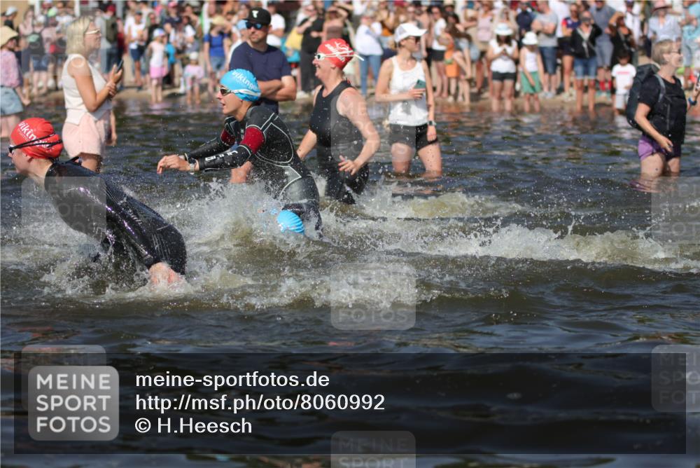 22.06.2025 - Viking Triathlon H.Heesch http://msf.ph/oto/8060992 22.06.2025 10:03:19 Schwimmen 20, 25, 34, 88, 89, 134, 163, 187, 208, 229, 251, 332, 334, 348, 505, 524, 540, 636, 660 meine-sportfotos.de