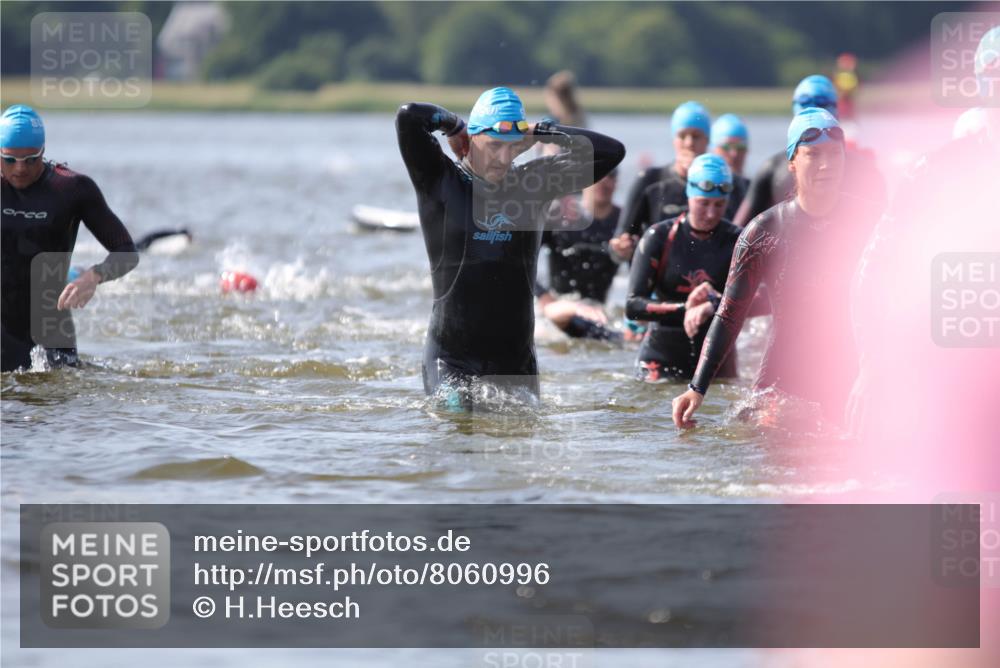 22.06.2025 - Viking Triathlon H.Heesch http://msf.ph/oto/8060996 22.06.2025 10:38:42 Schwimmen 22, 26, 40, 57, 85, 135, 156, 164, 210, 211, 215, 315, 327, 336, 601, 659 meine-sportfotos.de