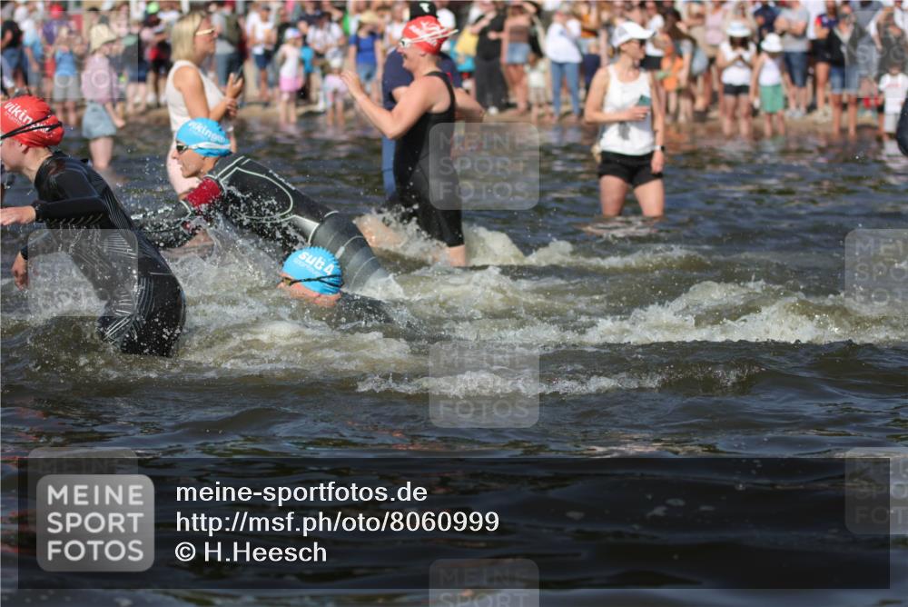22.06.2025 - Viking Triathlon H.Heesch http://msf.ph/oto/8060999 22.06.2025 10:03:20 Schwimmen 20, 25, 34, 88, 89, 134, 163, 229, 251, 324, 332, 348, 540, 636, 660 meine-sportfotos.de