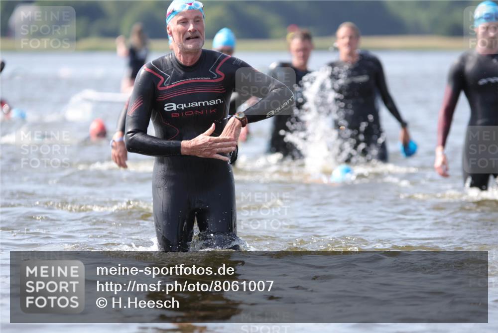 22.06.2025 - Viking Triathlon H.Heesch http://msf.ph/oto/8061007 22.06.2025 10:38:50 Schwimmen 26, 40, 57, 135, 148, 164, 181, 185, 210, 211, 315, 327, 336, 408, 416, 451 meine-sportfotos.de