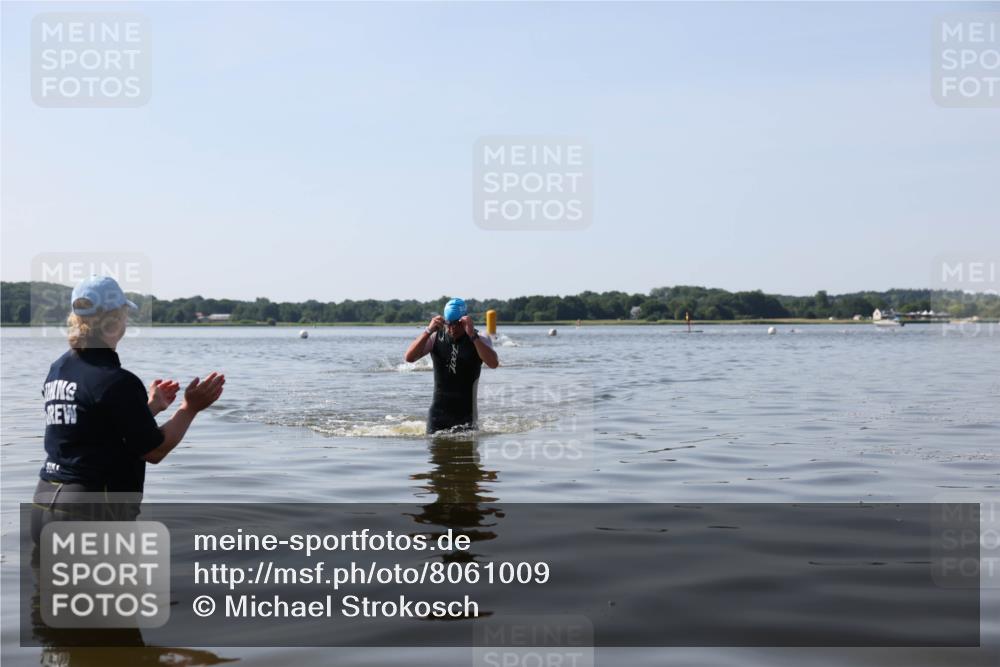 22.06.2025 - Viking Triathlon Michael Strokosch http://msf.ph/oto/8061009 22.06.2025 10:24:43 Schwimmen 329 meine-sportfotos.de