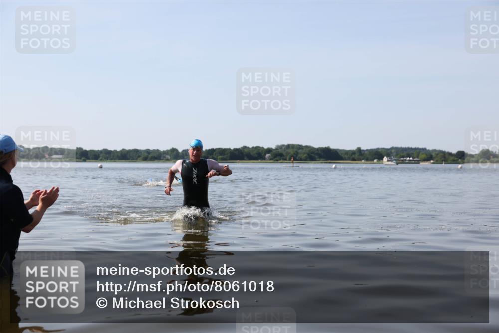 22.06.2025 - Viking Triathlon Michael Strokosch http://msf.ph/oto/8061018 22.06.2025 10:24:43 Schwimmen 329 meine-sportfotos.de
