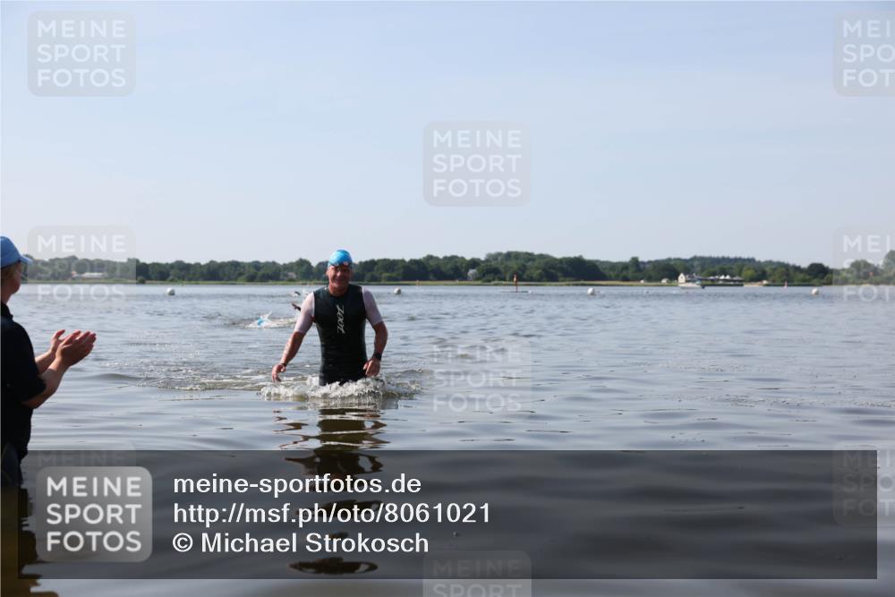 22.06.2025 - Viking Triathlon Michael Strokosch http://msf.ph/oto/8061021 22.06.2025 10:24:44 Schwimmen 329 meine-sportfotos.de