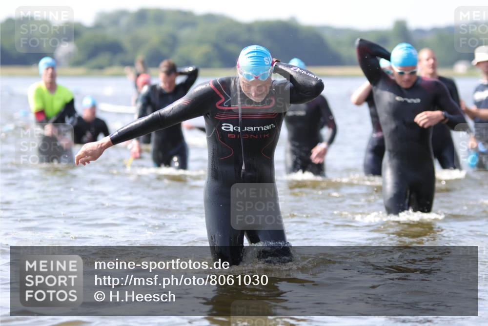 22.06.2025 - Viking Triathlon H.Heesch http://msf.ph/oto/8061030 22.06.2025 10:38:53 Schwimmen 26, 40, 57, 79, 135, 148, 164, 181, 185, 210, 211, 315, 327, 336, 408, 416, 451, 654 meine-sportfotos.de