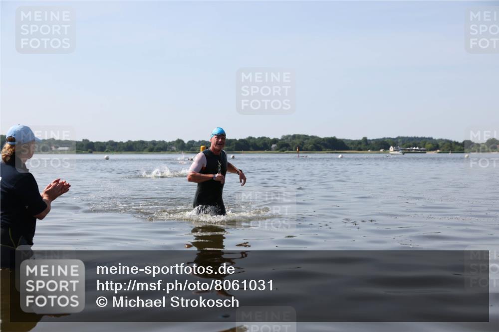 22.06.2025 - Viking Triathlon Michael Strokosch http://msf.ph/oto/8061031 22.06.2025 10:24:44 Schwimmen 329 meine-sportfotos.de
