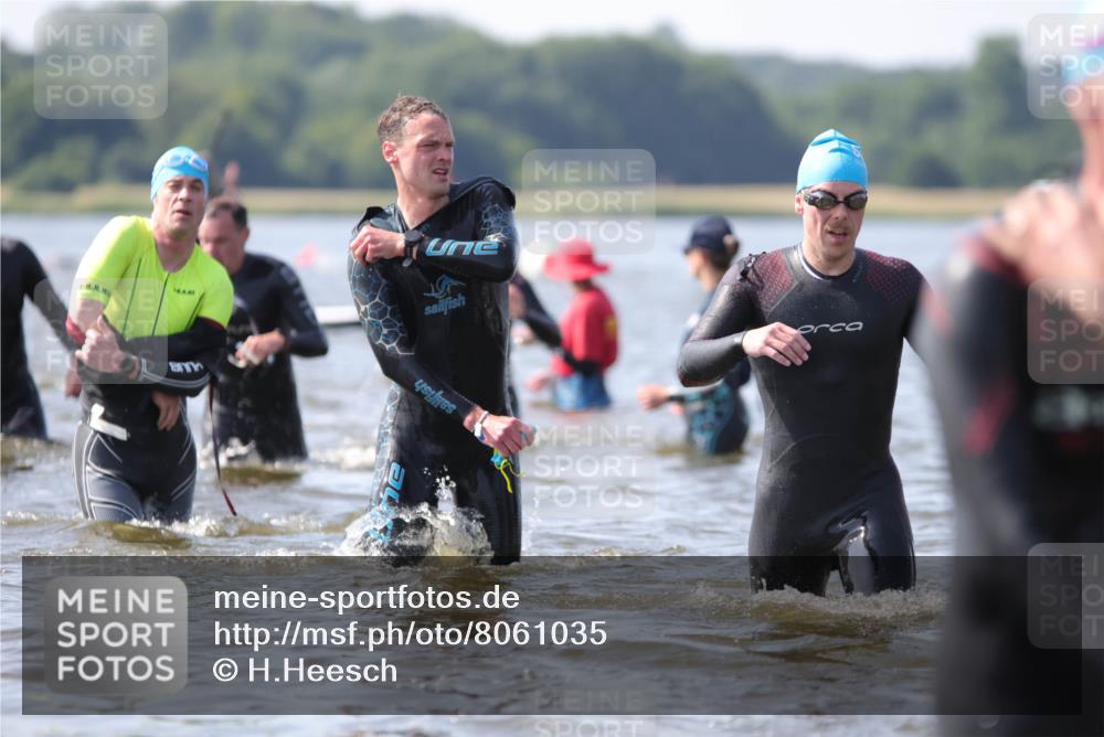 22.06.2025 - Viking Triathlon H.Heesch http://msf.ph/oto/8061035 22.06.2025 10:38:56 Schwimmen 26, 40, 57, 79, 135, 148, 181, 185, 210, 211, 295, 336, 351, 408, 416, 451, 654 meine-sportfotos.de