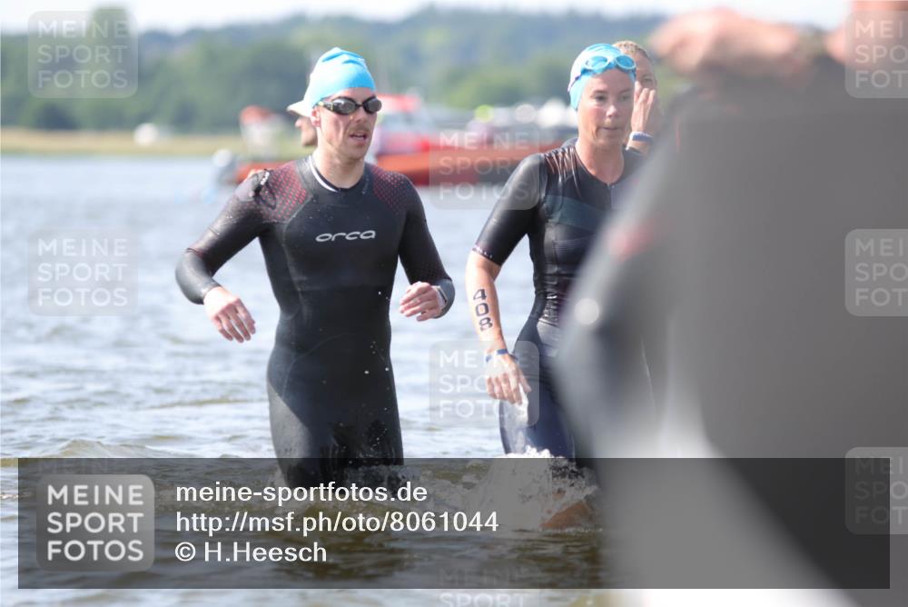 22.06.2025 - Viking Triathlon H.Heesch http://msf.ph/oto/8061044 22.06.2025 10:38:58 Schwimmen 26, 40, 57, 79, 135, 148, 181, 185, 210, 211, 295, 336, 351, 408, 416, 451, 654 meine-sportfotos.de