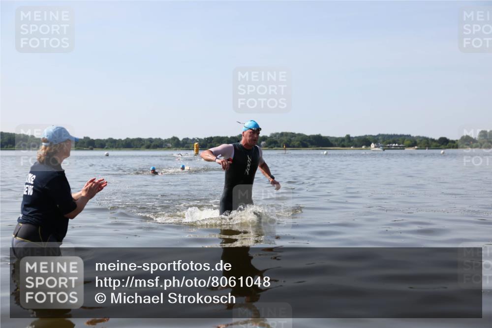 22.06.2025 - Viking Triathlon Michael Strokosch http://msf.ph/oto/8061048 22.06.2025 10:24:45 Schwimmen 329 meine-sportfotos.de